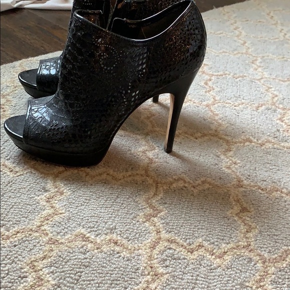Via Spiga leather and lace heels! - Picture 2 of 3
